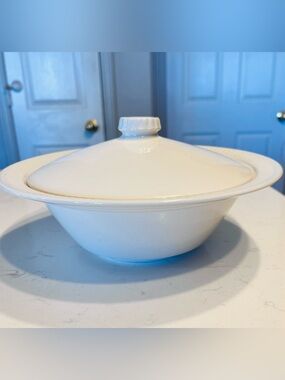Johnson Brothers ATHENA Ironstone Covered Side Dish Bowl Casserole W/ Lid Englan